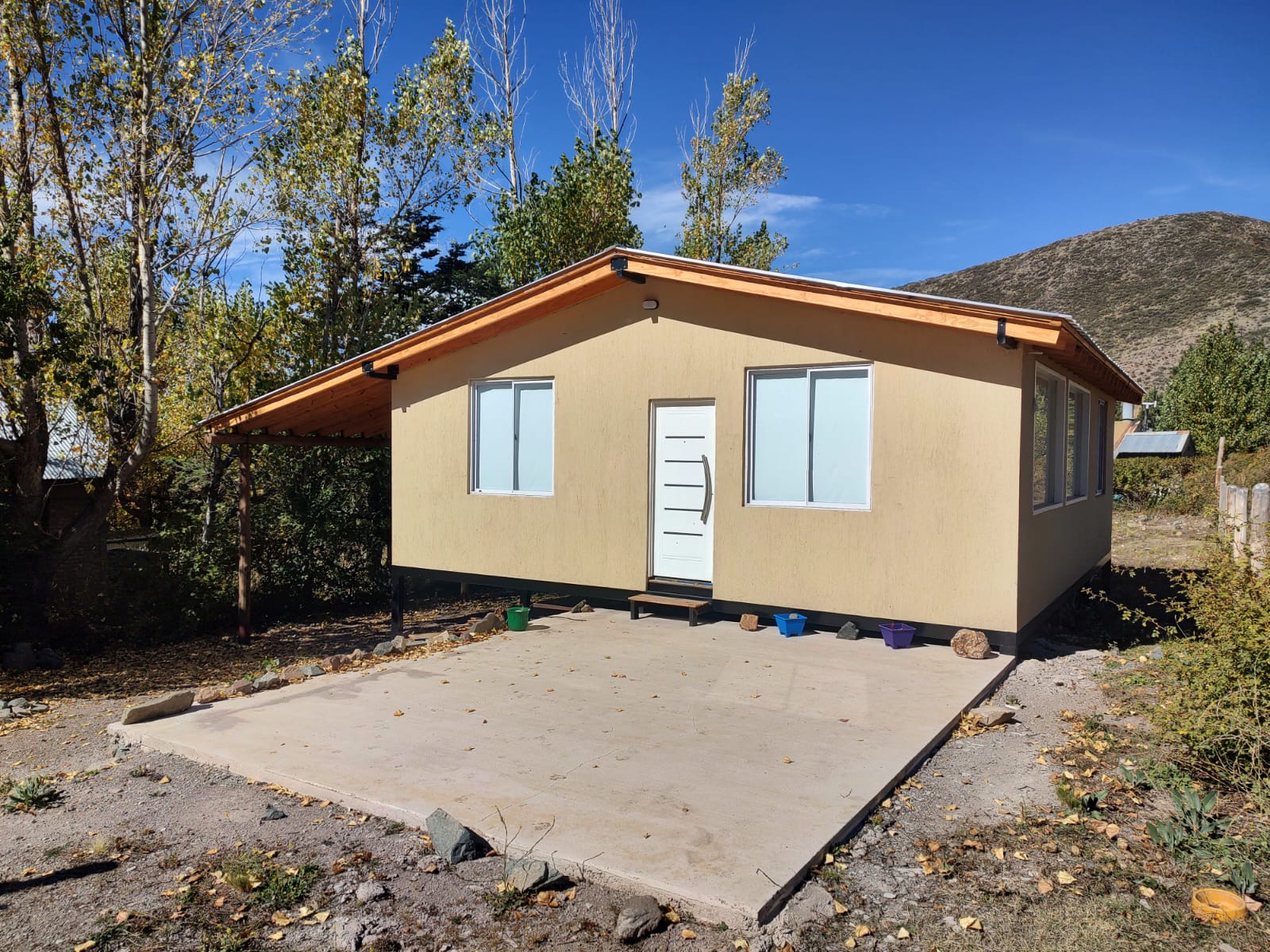 Casa, hermosa vista, montañas, jardín, oportunidad, inversión 